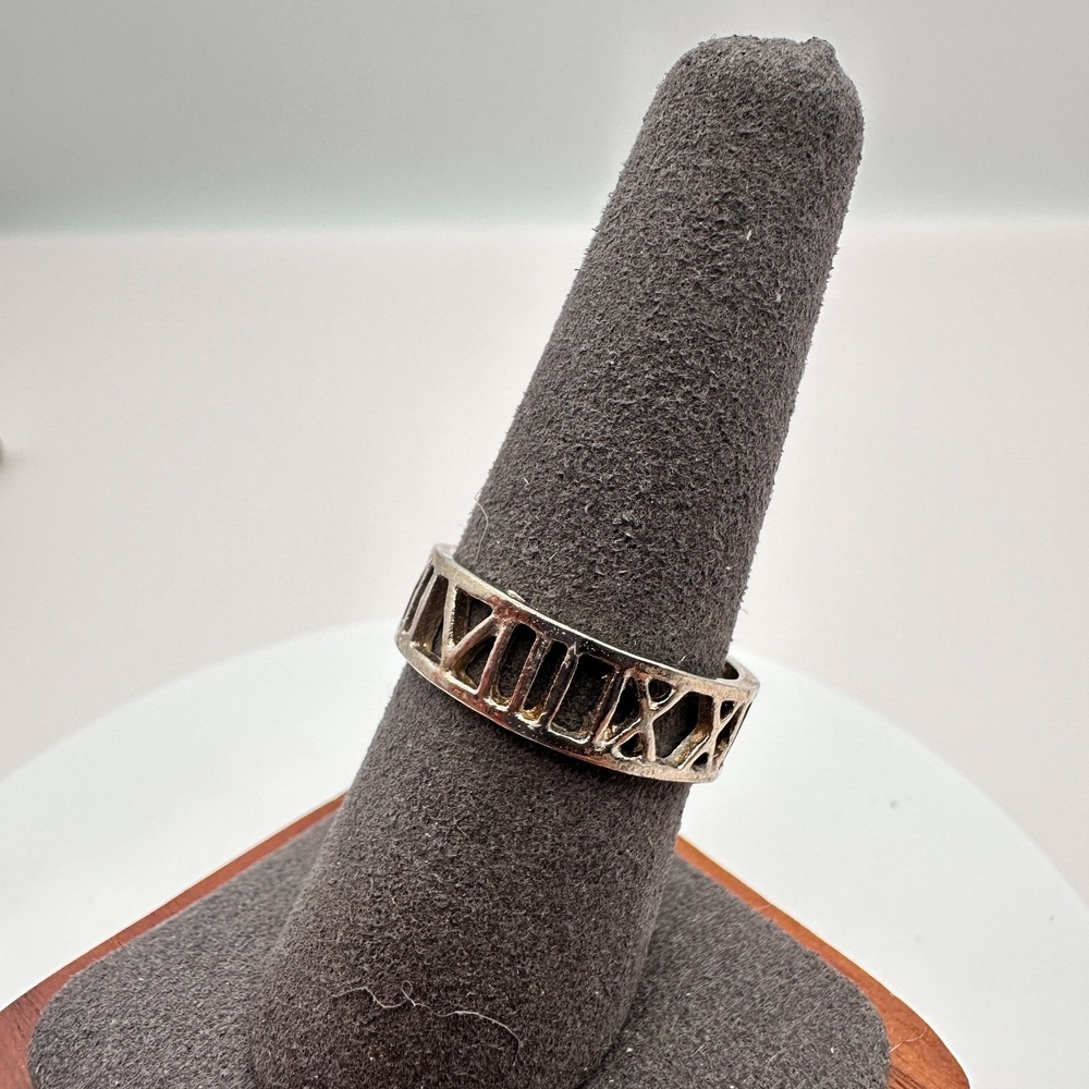 Vintage 90s Roman Numeral Cutout Band Ring Silver Tone Boho Modern Jewelry
